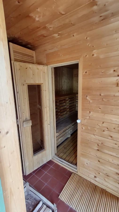Grosse Wohnung / Haushaelfte In Peetzig Am See Angermunde Bagian luar foto