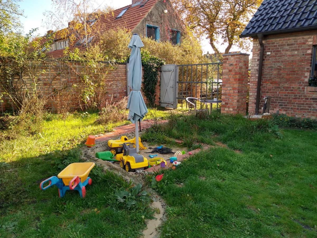 Grosse Wohnung / Haushaelfte In Peetzig Am See Angermunde Bagian luar foto