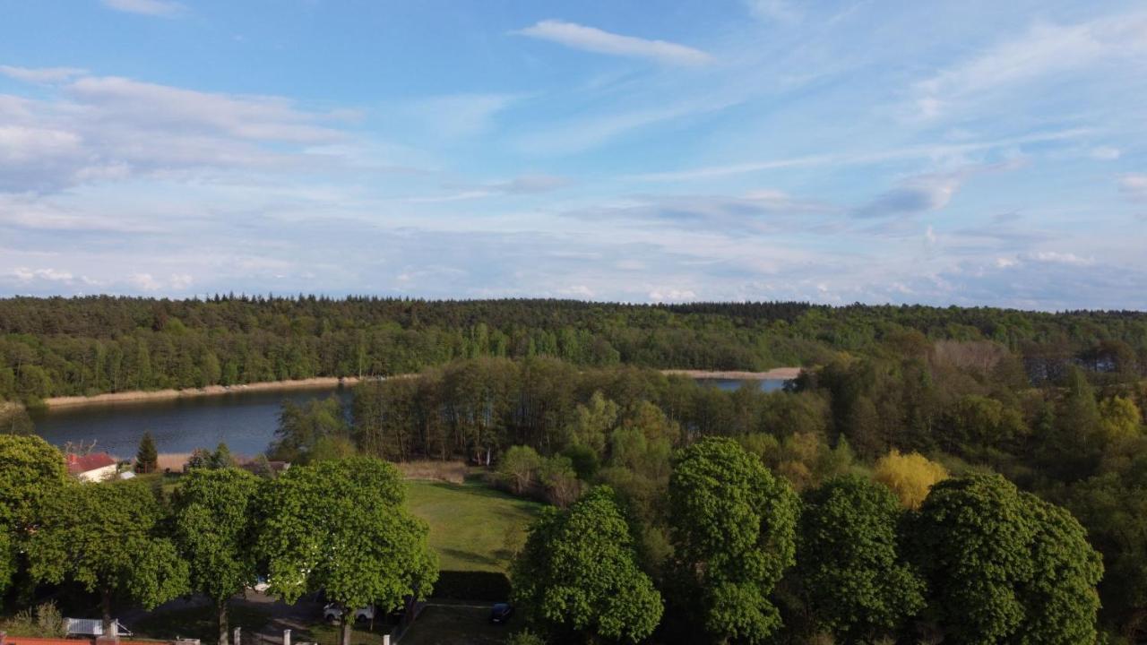 Grosse Wohnung / Haushaelfte In Peetzig Am See Angermunde Bagian luar foto