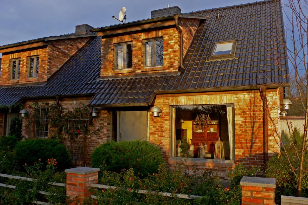 Grosse Wohnung / Haushaelfte In Peetzig Am See Angermunde Bagian luar foto