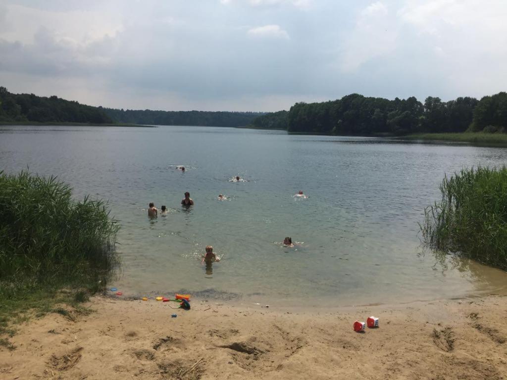 Grosse Wohnung / Haushaelfte In Peetzig Am See Angermunde Bagian luar foto