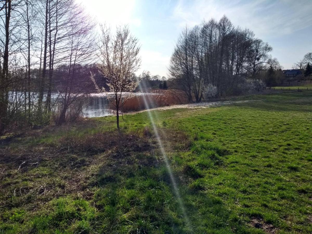 Grosse Wohnung / Haushaelfte In Peetzig Am See Angermunde Bagian luar foto